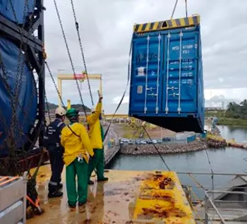 Acompanhamento de Embarque ou Descarga de Containers de Bordo de Embarcações